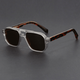 Grauer Leopard